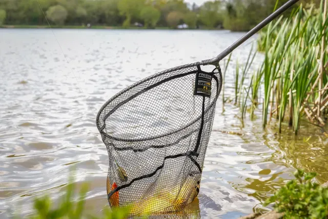 Preston Carbon F1 Kescher 41cm Latex