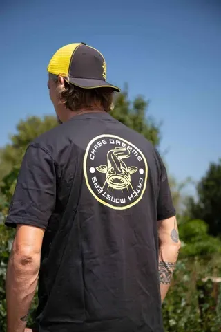 Black Cat Chase Dreams Black Tee XL