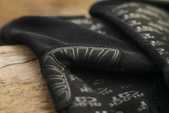 Black Cat Cat Gripper Gloves M