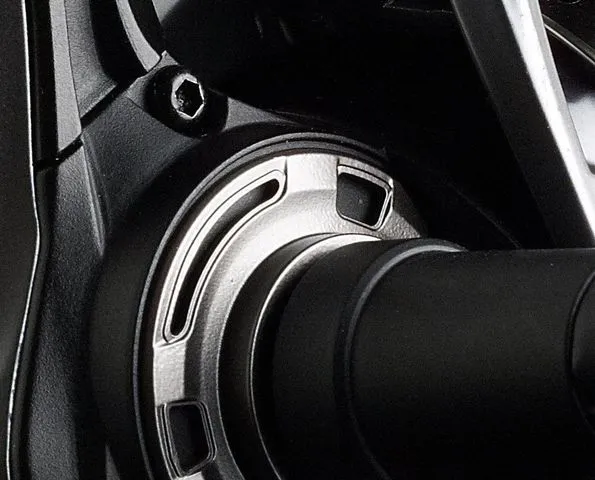 Savage Gear SG4 Spinning Reels 3000 730g Diecast aluminium handle 9