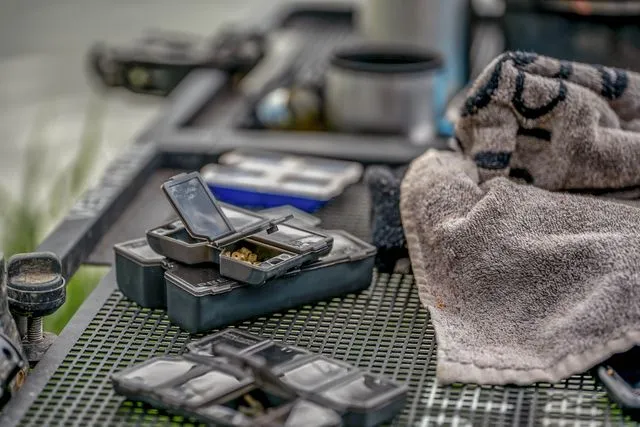 Preston Accessory Box 8 Compartment Shallow Magnetic