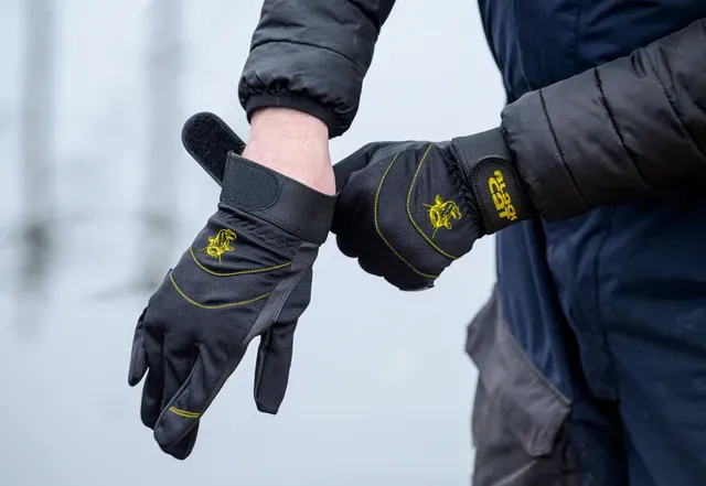 Black Cat Waterproof Glove One Size Full Finger Landing