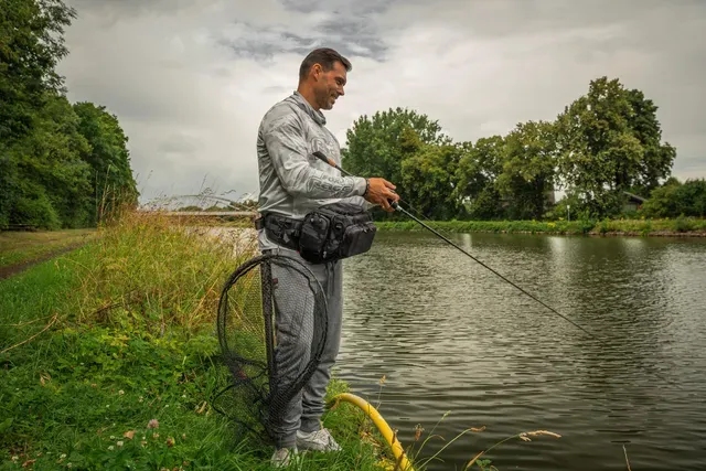 Fox Rage Camo Voyager Belt Bag 68x21x18cm